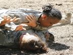 西点军校女兵近距离肉搏
